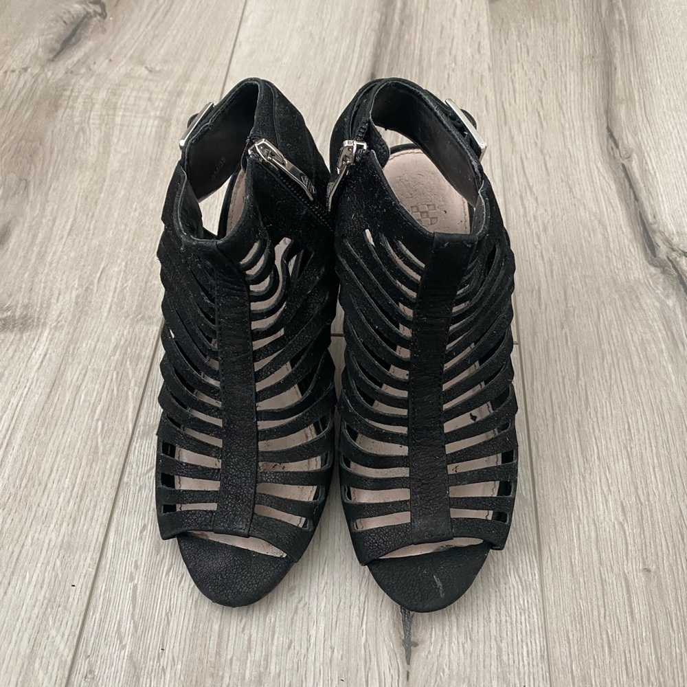 VINCE CAMUTO heels